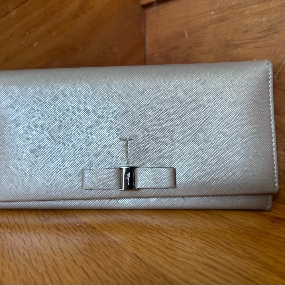 Elegant Ferragamo clip wallet